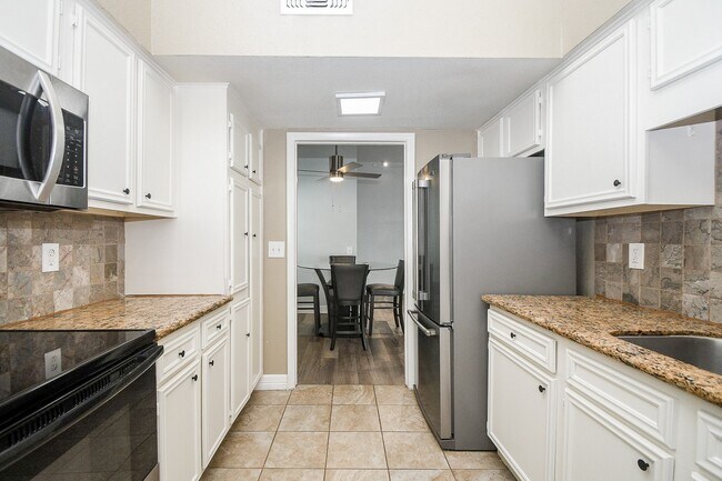 Building Photo - 9809 Richmond Ave.