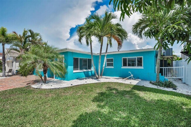 Building Photo - 17727 Long Point Dr