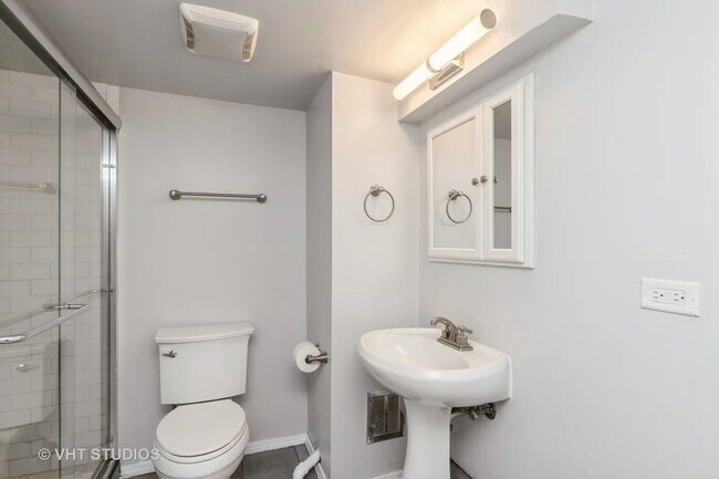 Building Photo - 942 Raleigh Rd