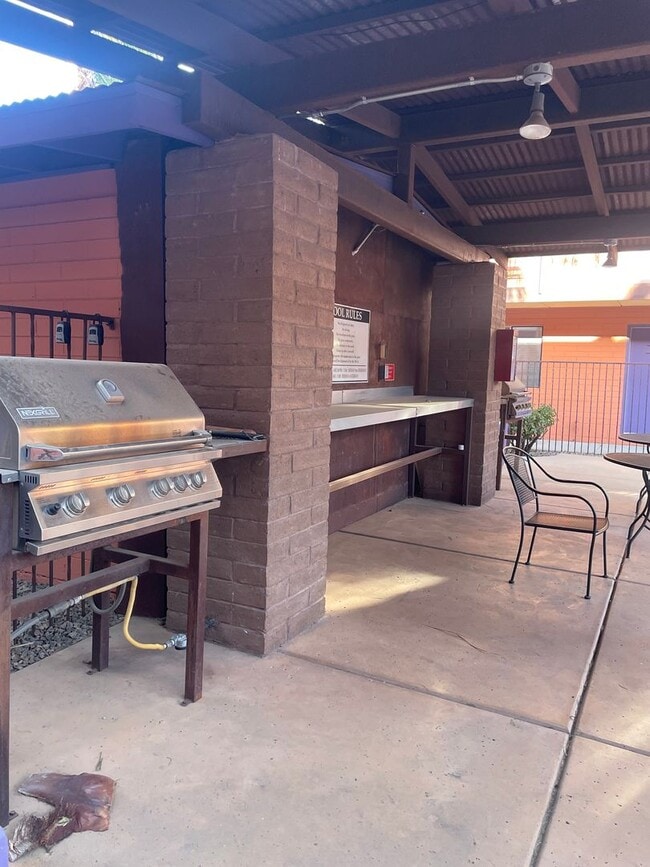 Building Photo - Pre-Leasing for August 1st!! Lovely 3 Bedroom Condo!! Close to the University of Arizona!! Perfec...