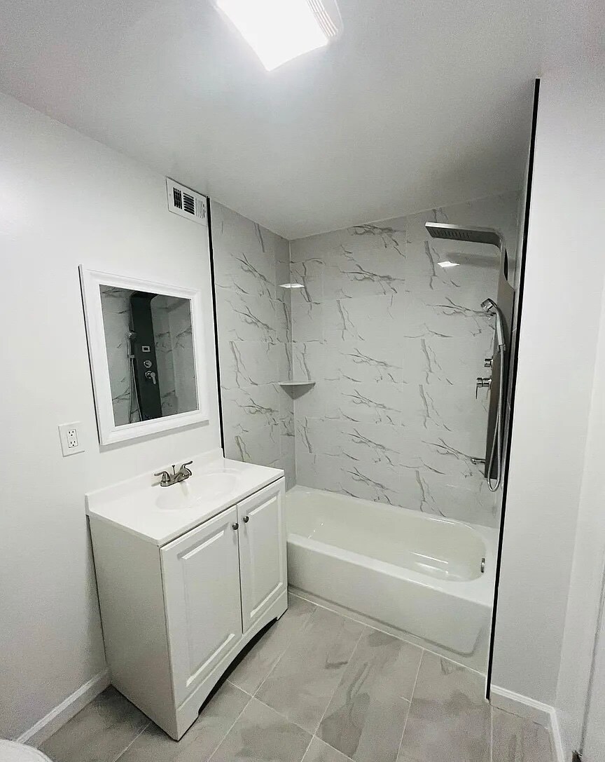 Building Photo - 1806 67th Ave