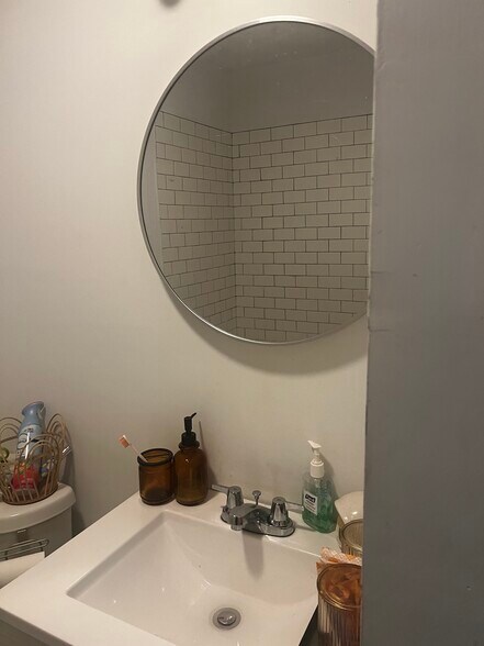 bathroom (alt view) - 2209 Atlanta St