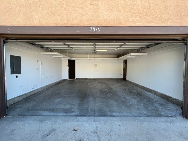 Building Photo - 9810 Osuna Rd NE