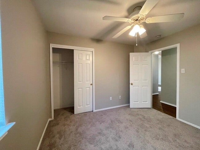 Building Photo - 162 Dressen