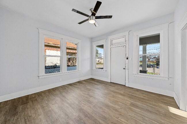 Building Photo - 817 S 10th St