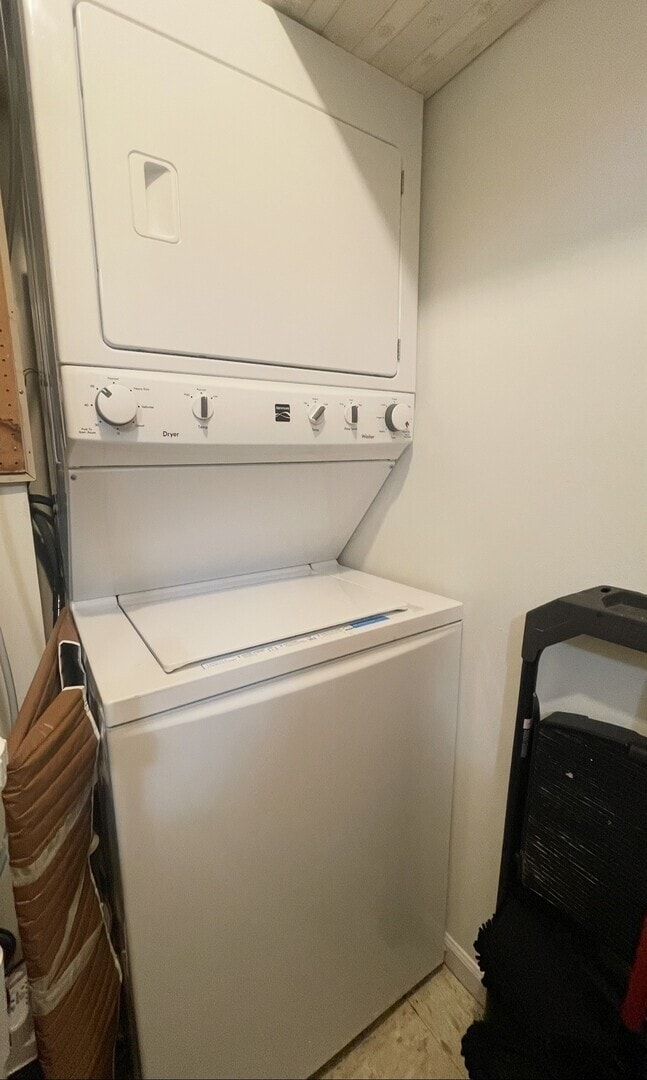 Building Photo - 5501 Carriage Way Dr