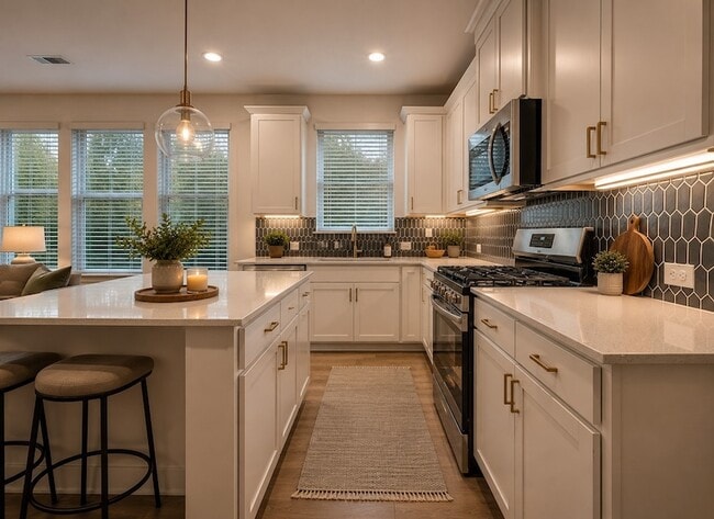 Building Photo - 512 Parkside Dr