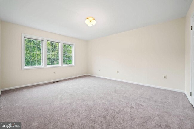Building Photo - 10317 HICKORY Dr