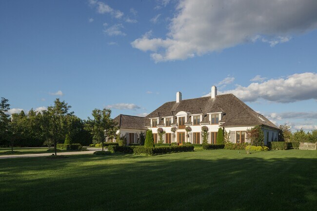 Building Photo - 286 Downs Path