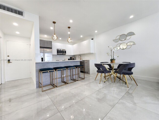 Building Photo - 3505 S Ocean Dr