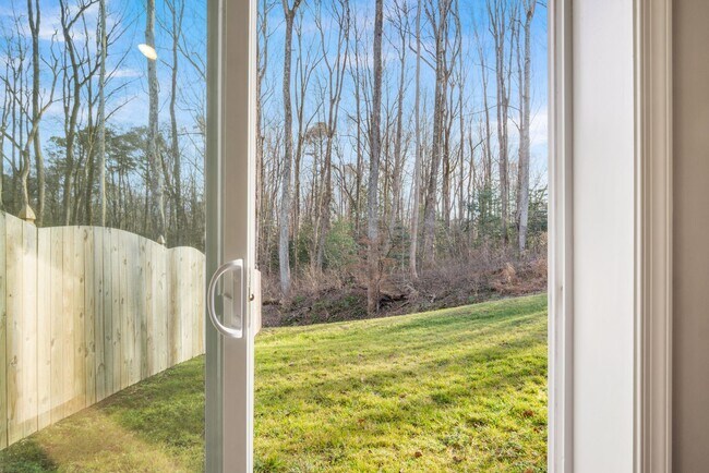 Building Photo - Spacious 3 Bedroom 3.5 Bath Townhome with Finished Basement & First-Floor Suite Near I-64