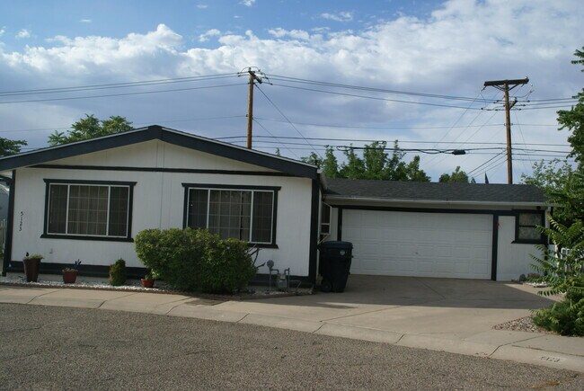 Primary Photo - 5123 Stream Ct NE