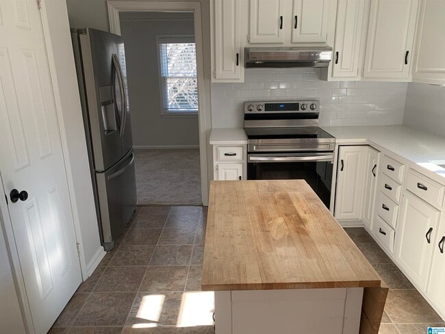 Building Photo - 1624 Lakewood Dr