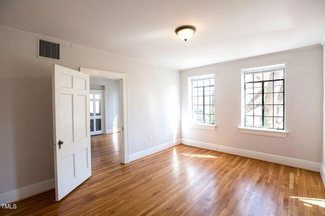 Building Photo - 817 Hillsborough St