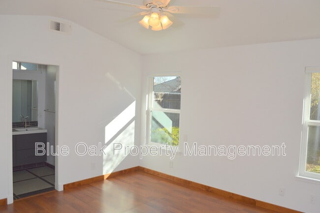 Building Photo - 62 Plumwood Ct