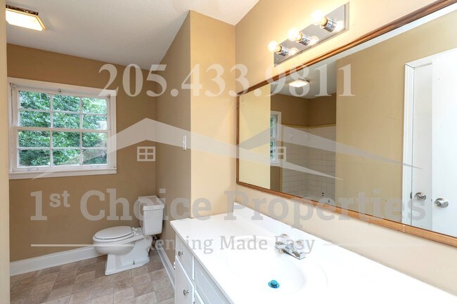 Building Photo - 1620 5th Pl NW