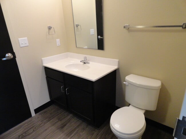 Building Photo - The Bay