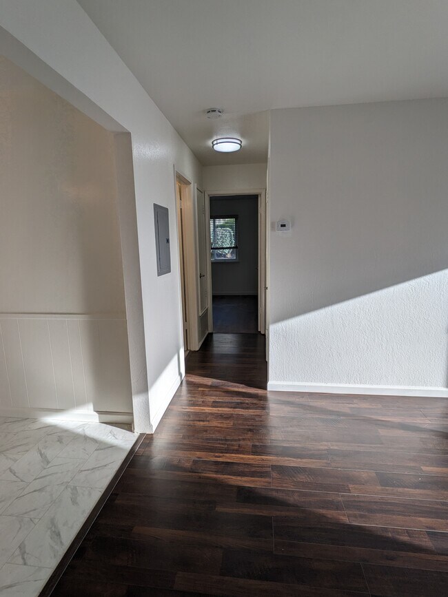 Building Photo - 3208 Countryside Dr