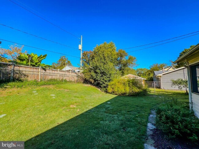 Building Photo - 3418 Medina Ln