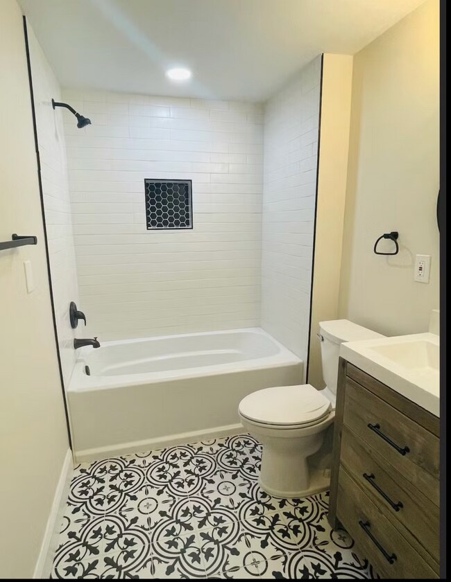 Building Photo - Glen Ave