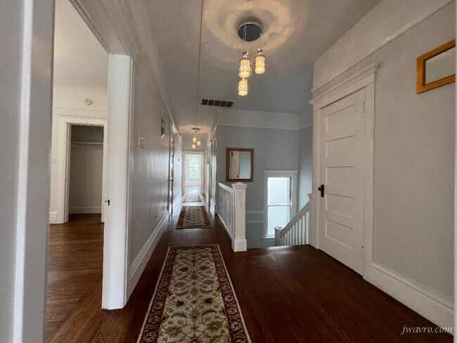 Building Photo - 250-254-254 Carl St