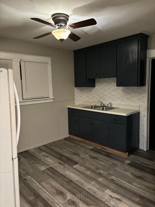 Building Photo - 2743 Niagara St