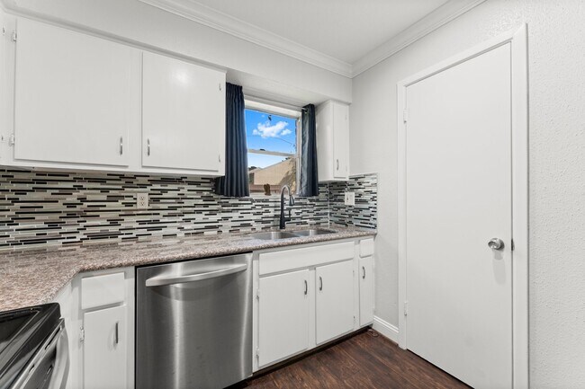 Building Photo - 14515 Wunderlich Dr