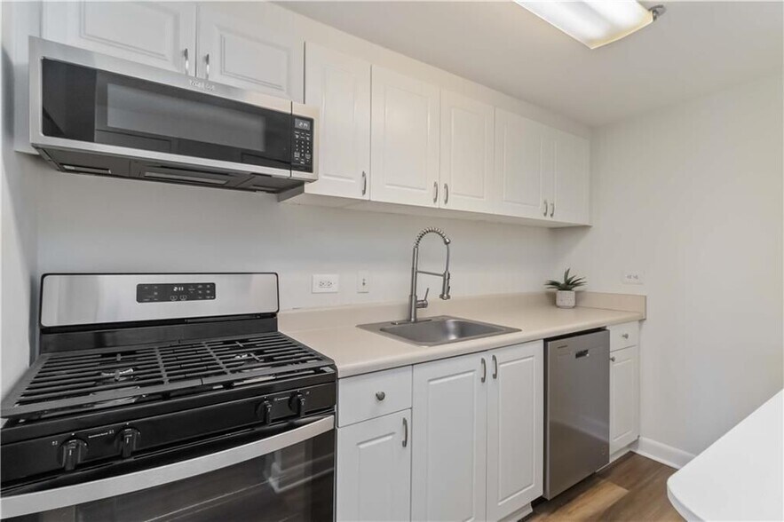 Building Photo - 1501 Clairmont Rd