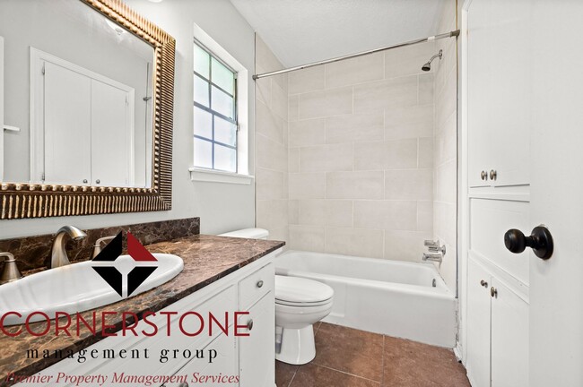Building Photo - 4 Bed / 2 Bath | $2,000/mo | Move-in Ready