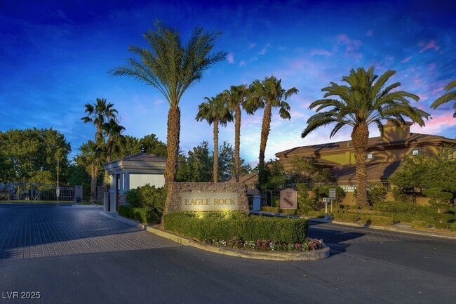 Building Photo - 729 Pinnacle Heights Ln