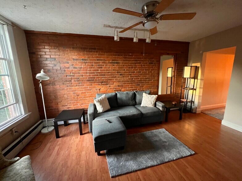 Building Photo - 71 Warren St