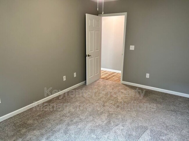 Building Photo - 905 Gardner St