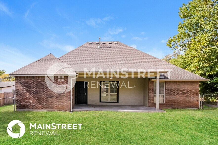 Building Photo - 2660 Clarke St