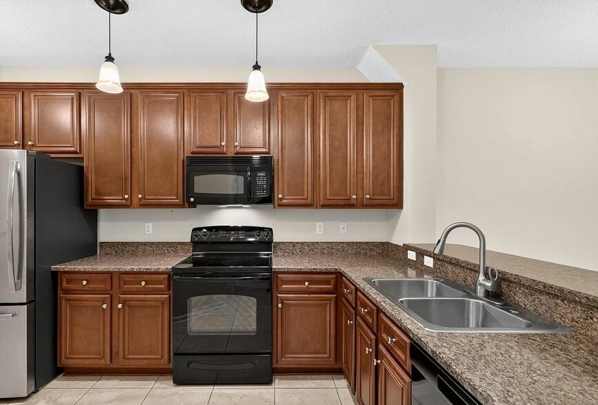 Building Photo - 72 Amistad Dr