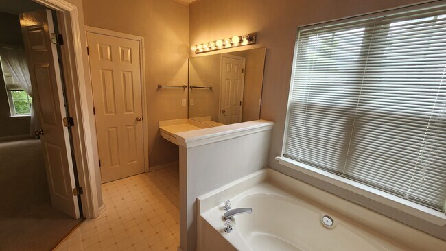 Building Photo - 5908 Solitude Way