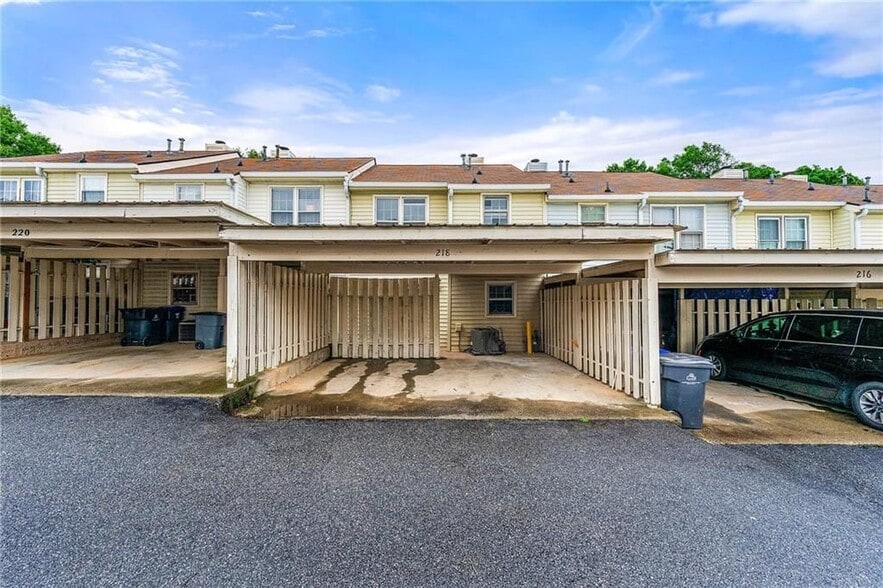 Building Photo - 218 Mill Creek Pl