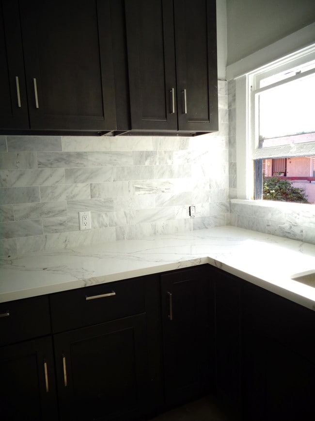 Carrara marble top - 1428 E Florida St