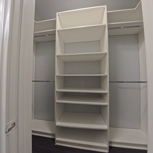 Building Photo - Spacious 2-bed 2-bath with Attached Car Garage at Tripoly!