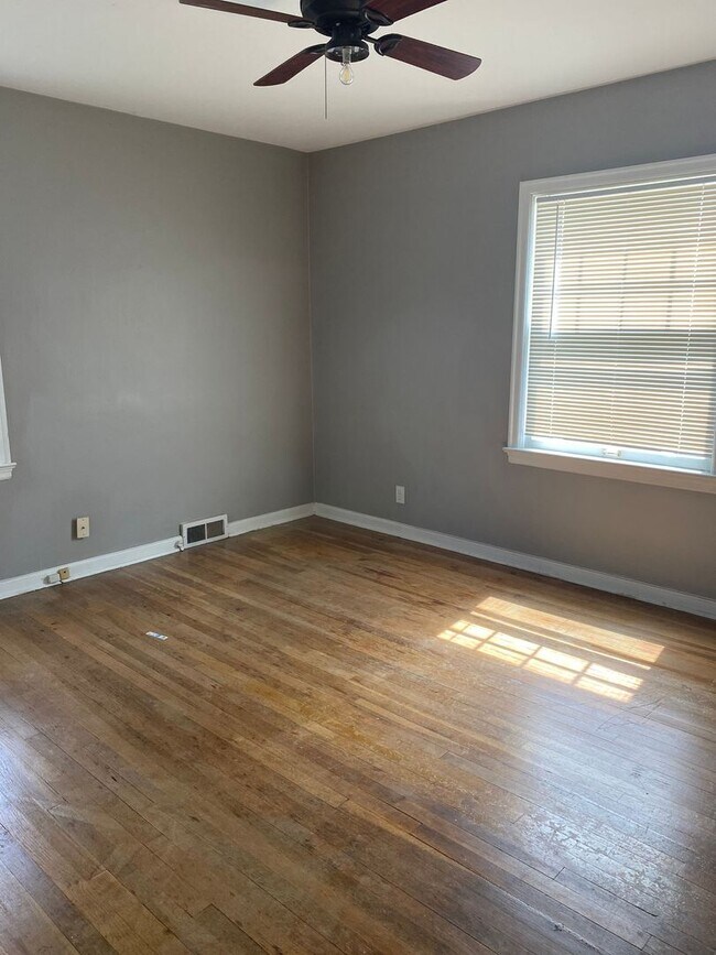 Building Photo - 2-Bedroom House with Detached Garage & Basement — Lafayette's North End