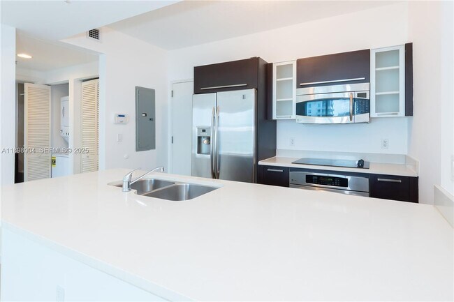 Building Photo - 333 NE 24th St