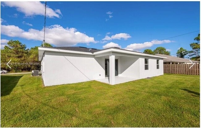 Building Photo - 872 SW Harvard Rd