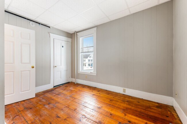 Building Photo - 96 Broadway