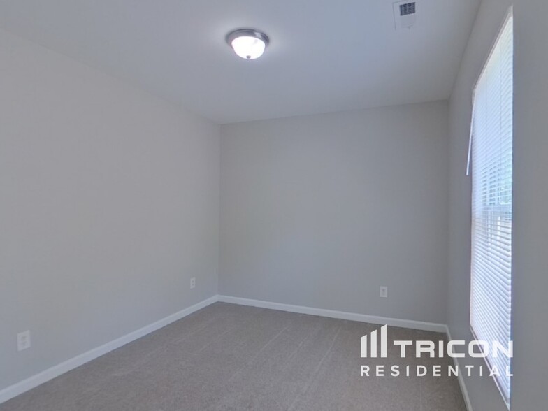 Building Photo - 915 Capra Court