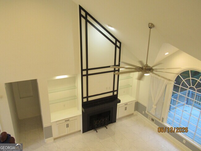 Building Photo - 115 Sutton Ct