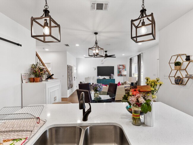 Building Photo - 3517 Mission St