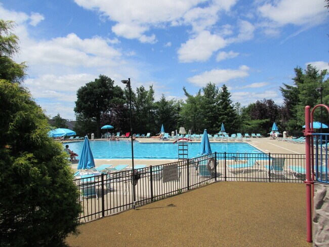 Building Photo - 33 High Pond Ln