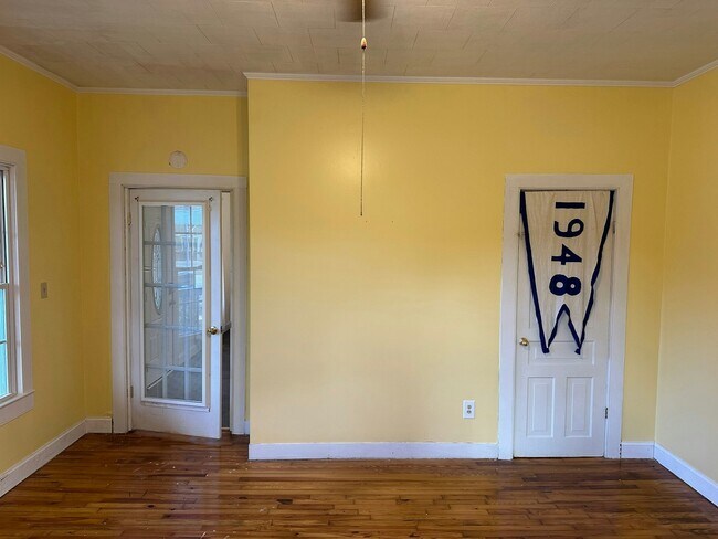 Building Photo - 302 Catawba Ave