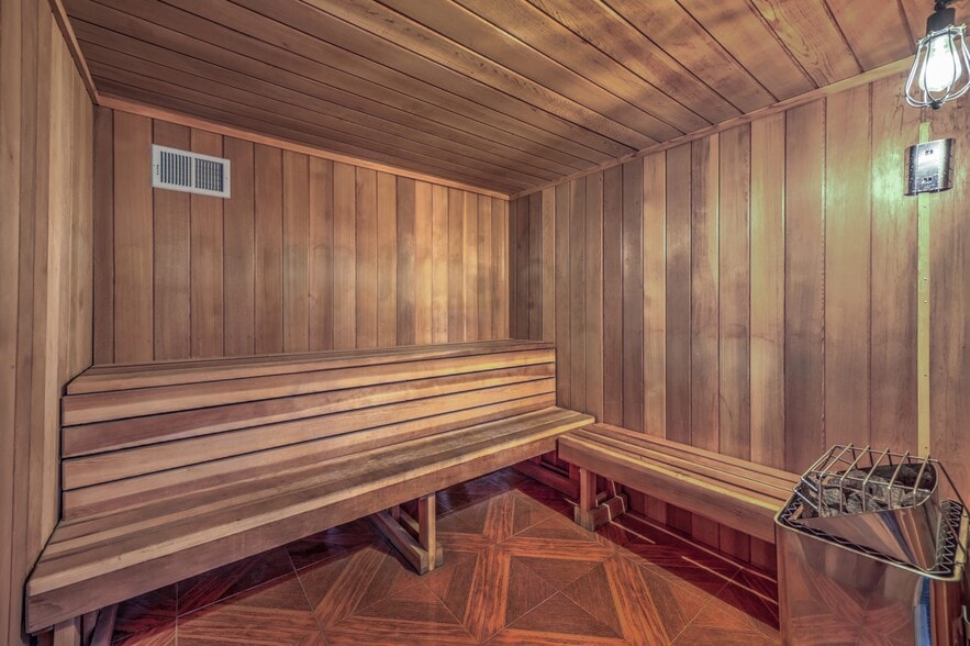 SAUNA - La Villa Estates