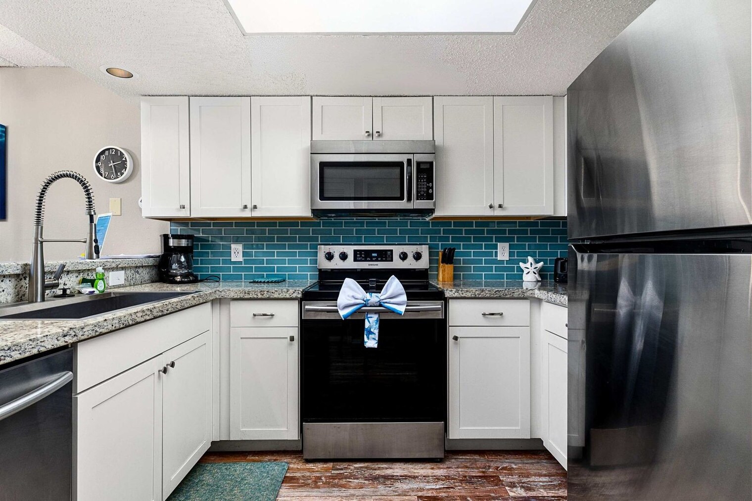 Building Photo - 115 E Coronado Dr