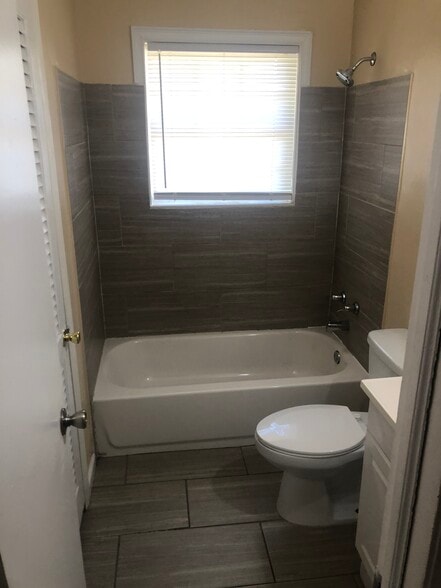 Building Photo - 2511 Sheraton Dr